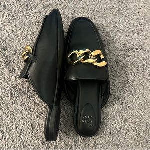 NWOT Black Mule Flats